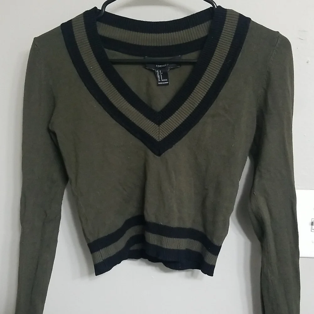 Sweater - Picture 2 of 4